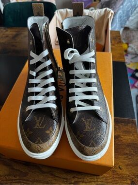 Women’s Louis Vuitton High Top Sneakers Sz 8
